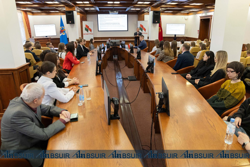 В Белорусском государственном университете информатики и радиоэлектроники состоялась встреча молодых специалистов столичных школ и колледжей с членом Президиума ВНС