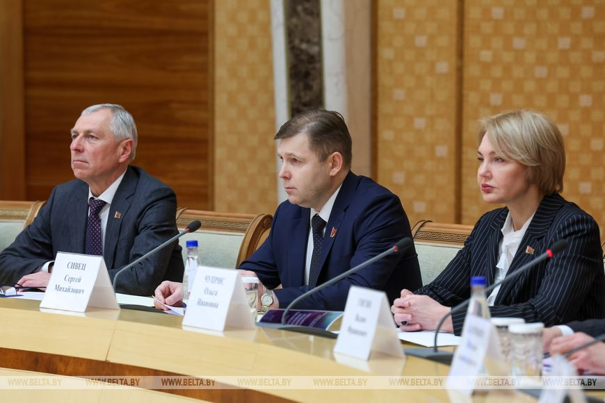 Начальник Секретариата ВНС В.Мицкевич принял участие в круглом столе ”Конституция Республики Беларусь – фундаментальная основа гражданского согласия и общественного развития“, посвященном 30-летию Всебелорусского народного собрания