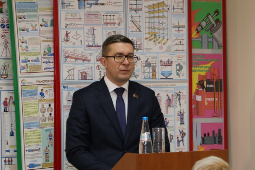 Министр юстиции Евгений Коваленко провел Единый день информирования в коллективе Ляховичского молочного завода