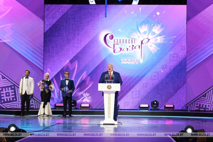 Лукашэнка: у век глабальных перамен абавязкова трэба захаваць свае самабытнасць, культуру і традыцыі